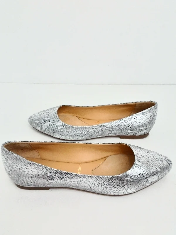 Trotters Women's Silver Leather Flats Size 7 M