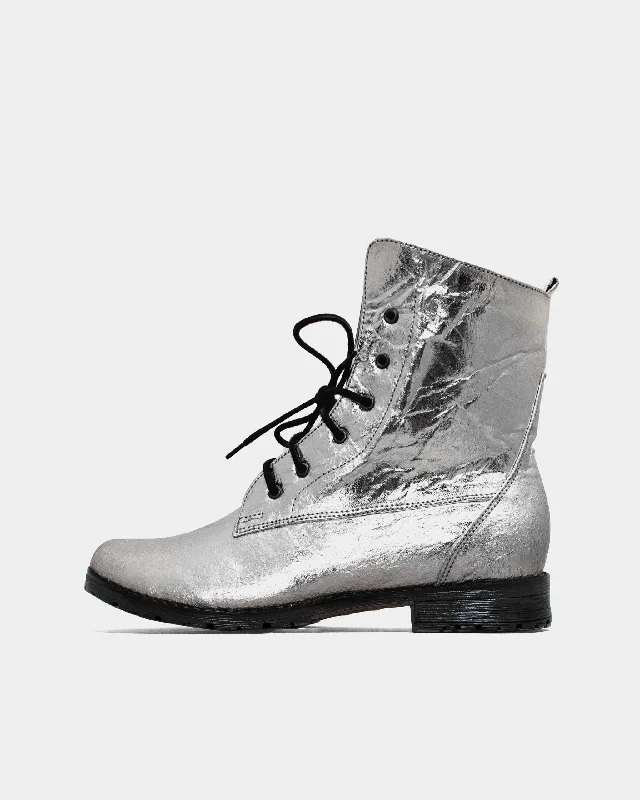 Workers No. 2 Silver Pina boots made of pineapple Piñatex